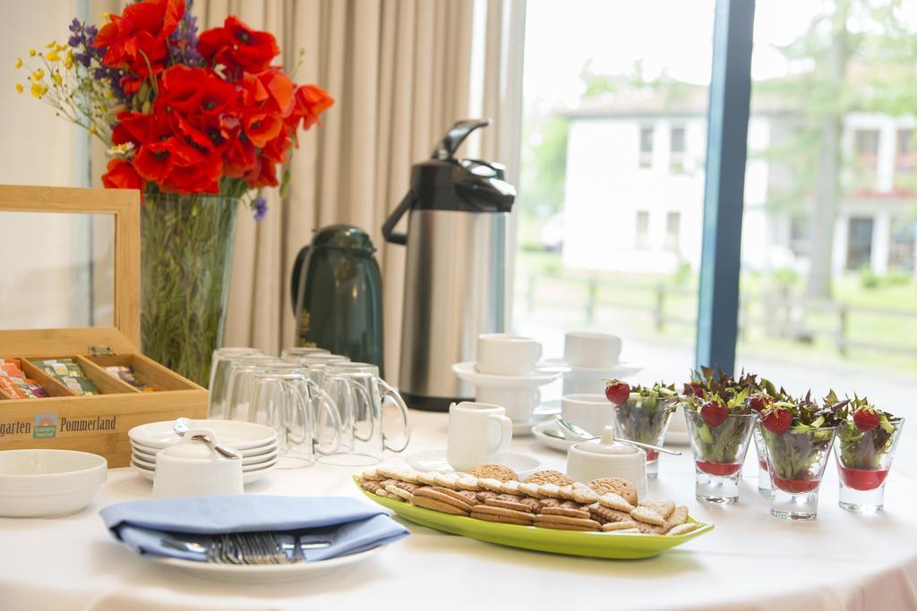 Hotel Ostseeländer Züssow Buitenkant foto